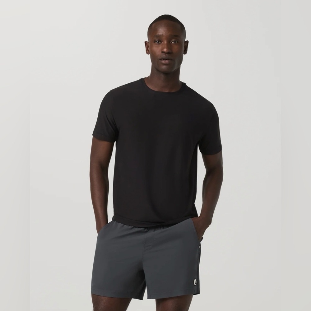Men's Vuori Strato Tech Tee- Black - Picture 2 of 9